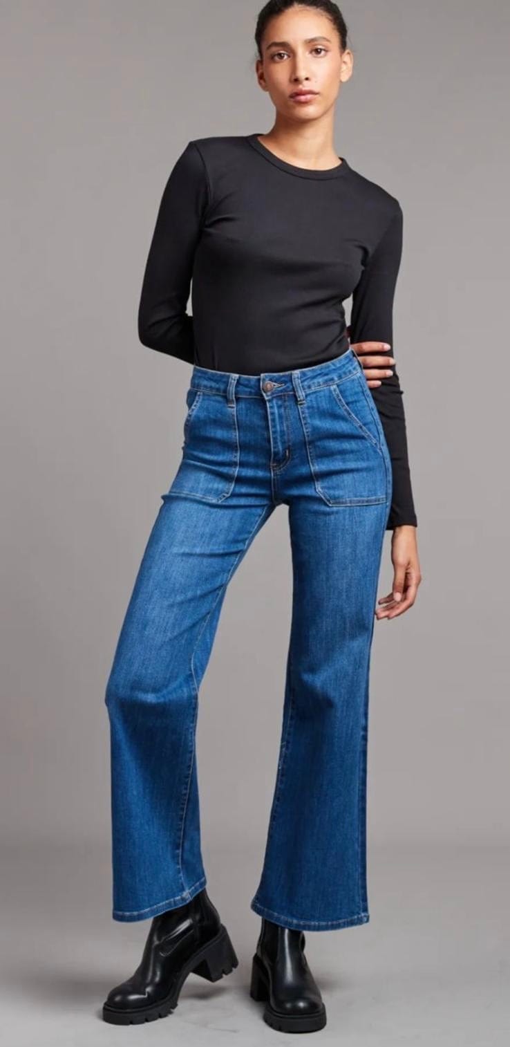 Wide Leg Jeans With Pocket - Mid Wash