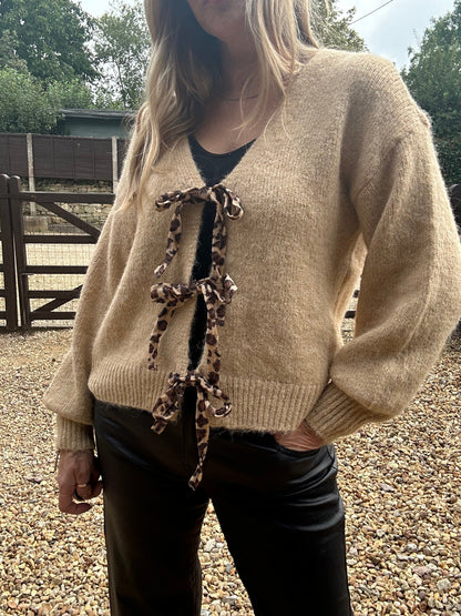 Cardigan With leopard Bows