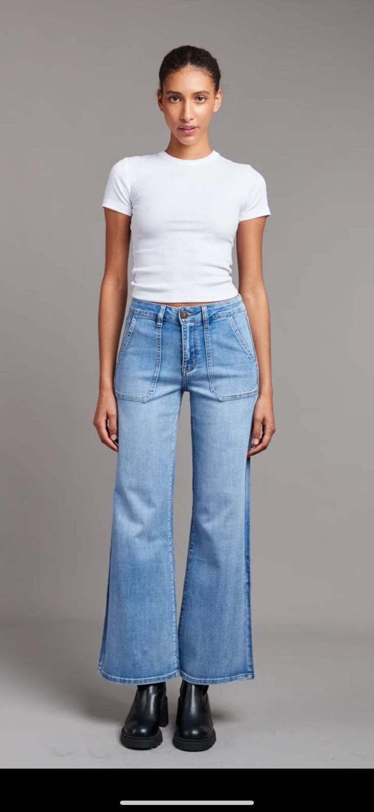 Flare  Leg Jeans With Pocket - light  Wash